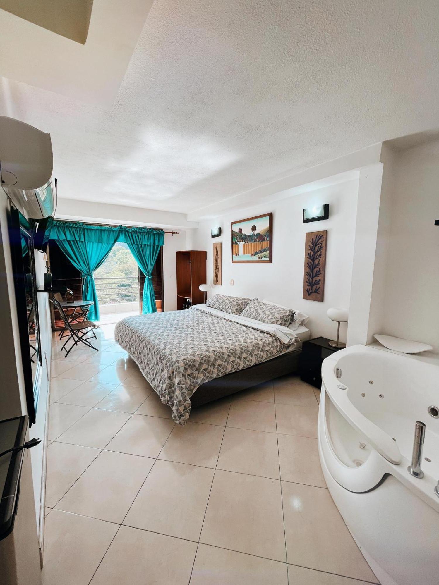 Hotel Puerto Bahia 산힐 외부 사진